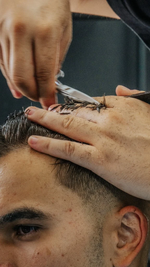 Coupe aux ciseaux de précision