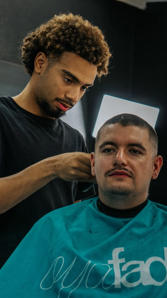 Kezia, barbier chez OYA FADE